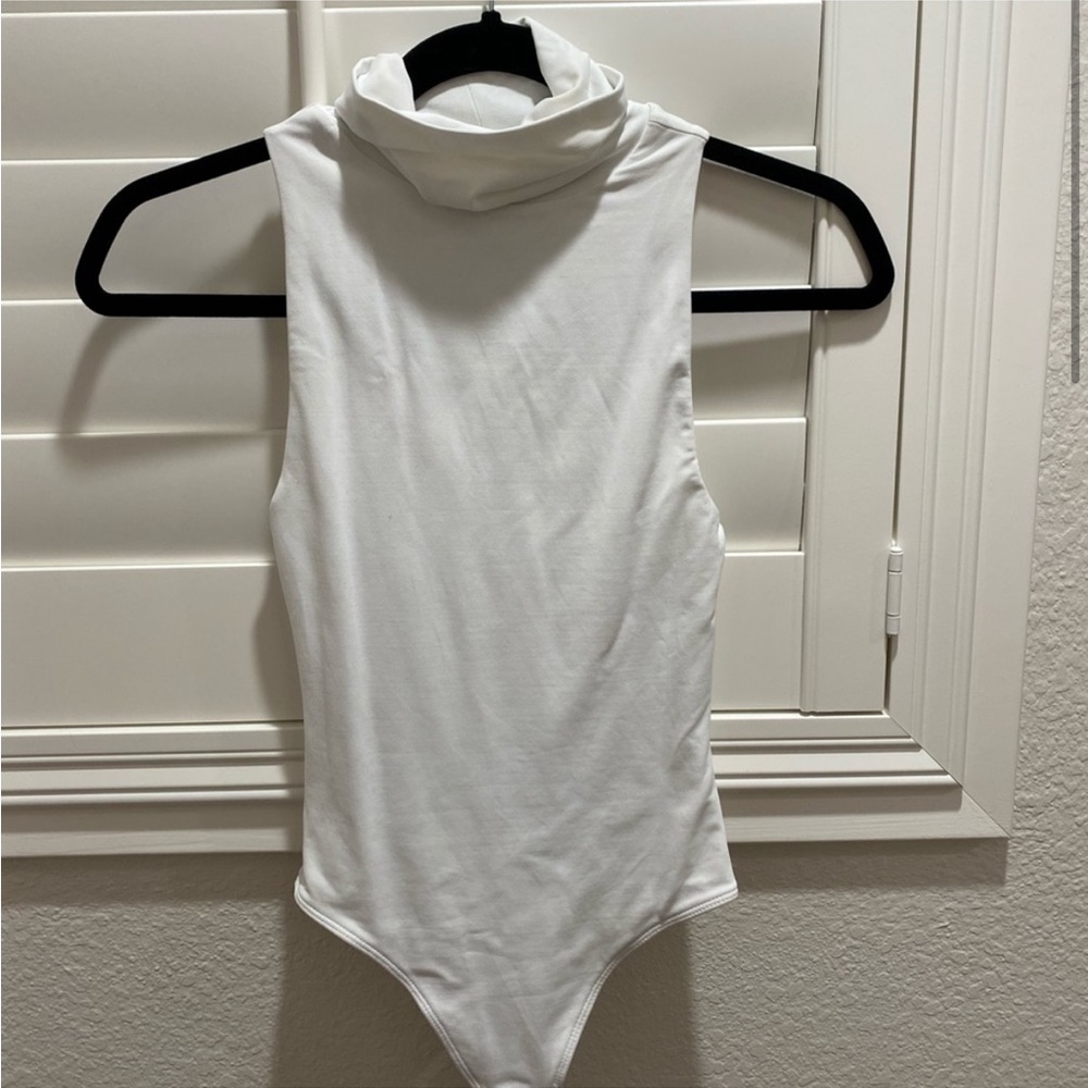 Aritzia Barton contour turtleneck bodysuit in white